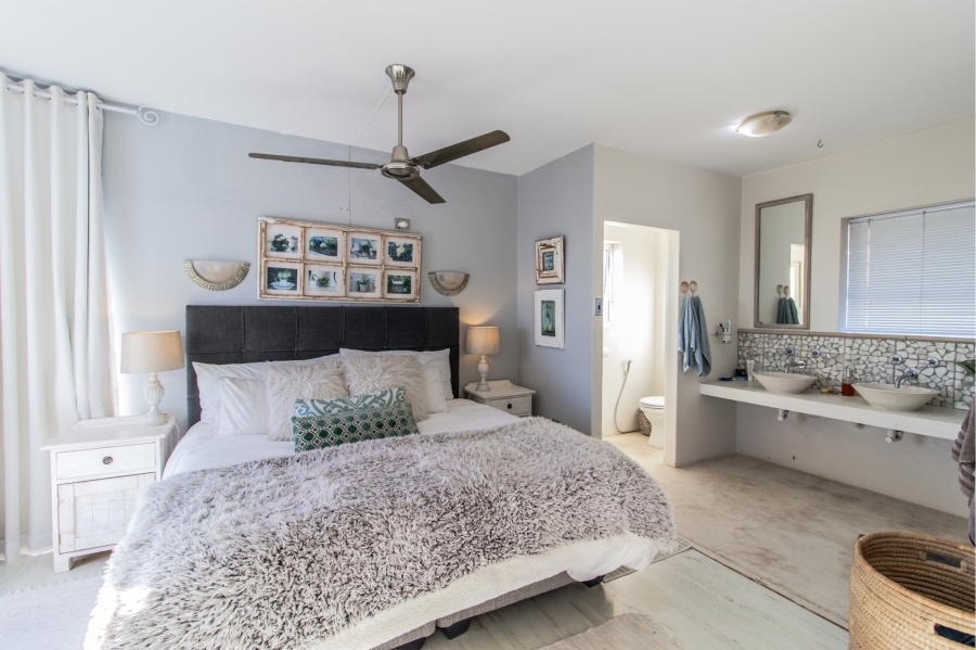 5 Bedroom Property for Sale in Calypso Beach Western Cape